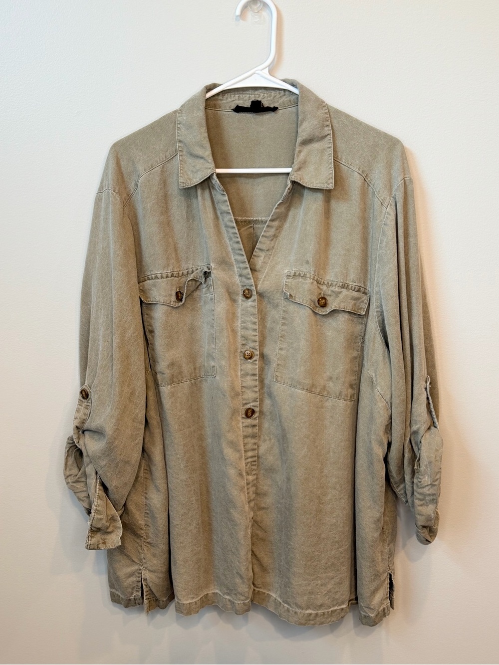 Jane and Delancey Women’s Button up Shirt with packets relaxed fit Size 2XL